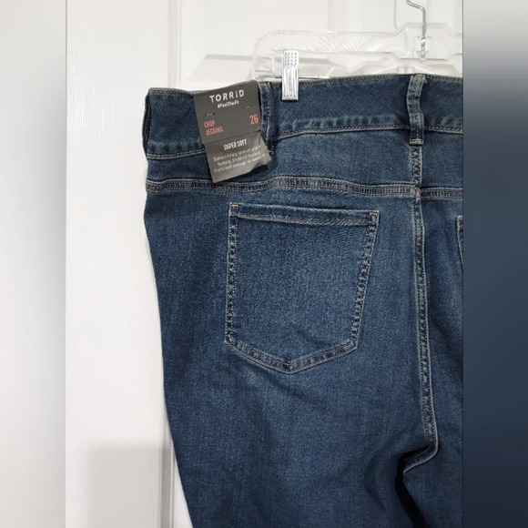 NWOT Torrid Medium/Dark Wash Crop Jegging Super Soft in Size 26 - Picture 8 of 13